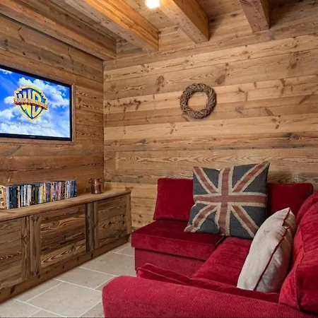 Chalet Berti, 5 Bedrooms, 12 Pers. شقة *